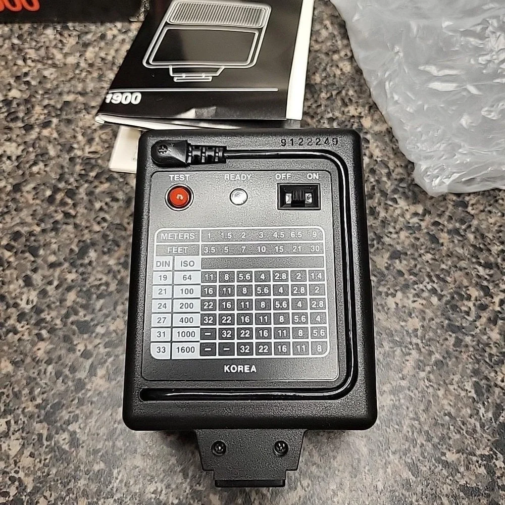 VINTAGE Vivitar 1900 Electronic Flash New With Original Box/Paperwork - Mint‎